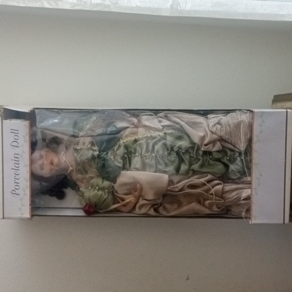 Victorian Porcelain Doll w Box 17" Midwestern Home Products - Picture 14 of 15